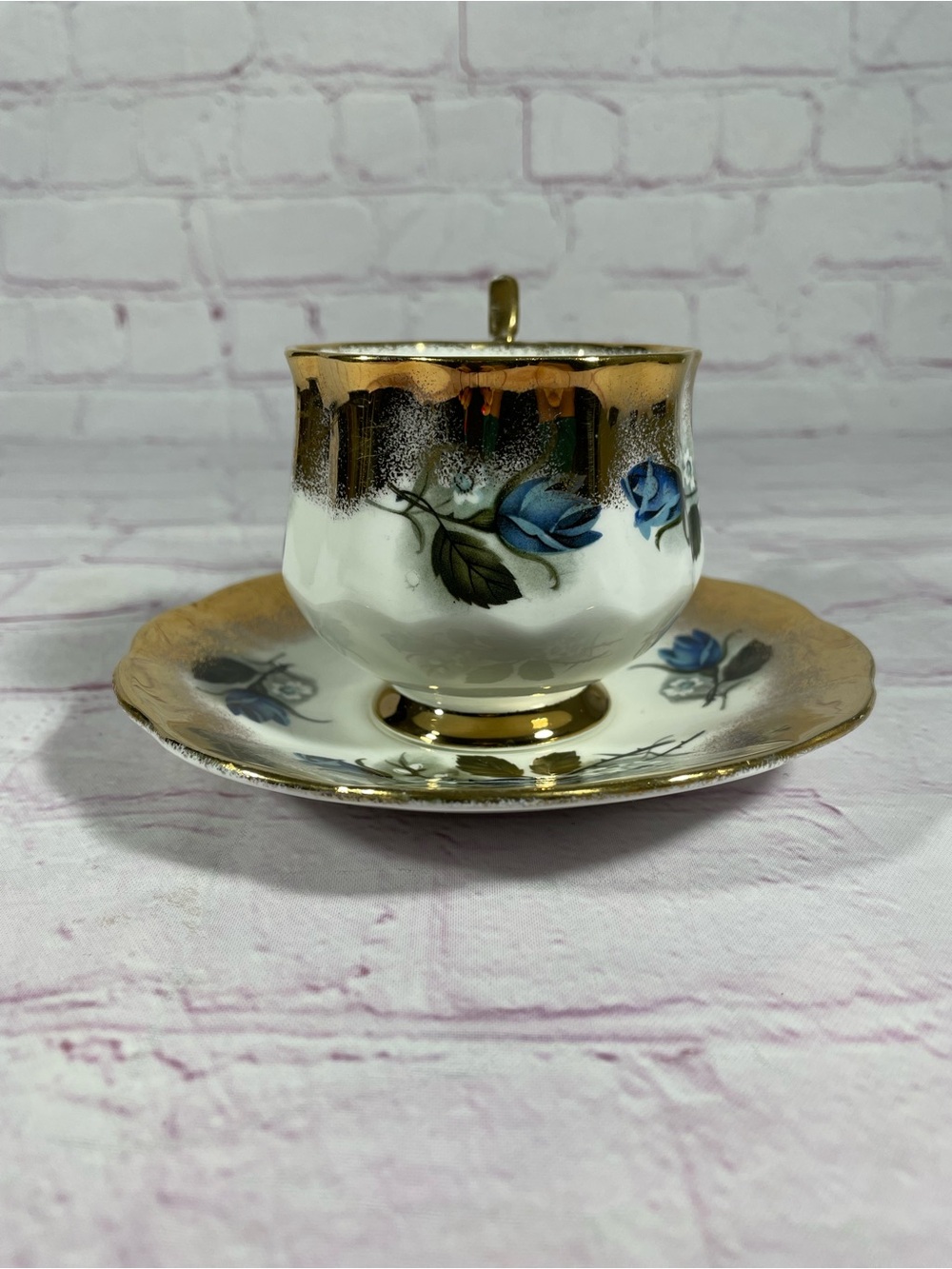 Vintage Taylor & Kent Elizabethan Blue Floral Gold Gilt Teacup and Saucer Set - Picture 2 of 10